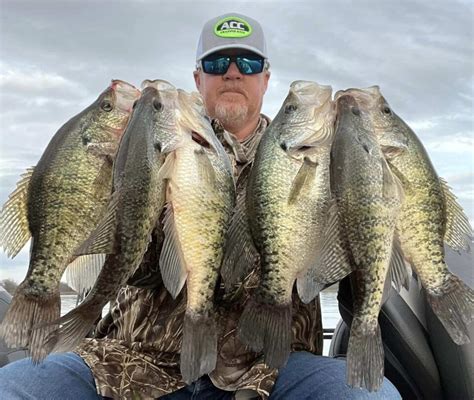 locating pre spawn crappie.